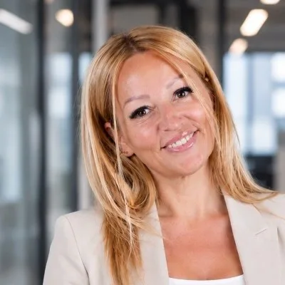 Porträt von Sandra Pfummerl